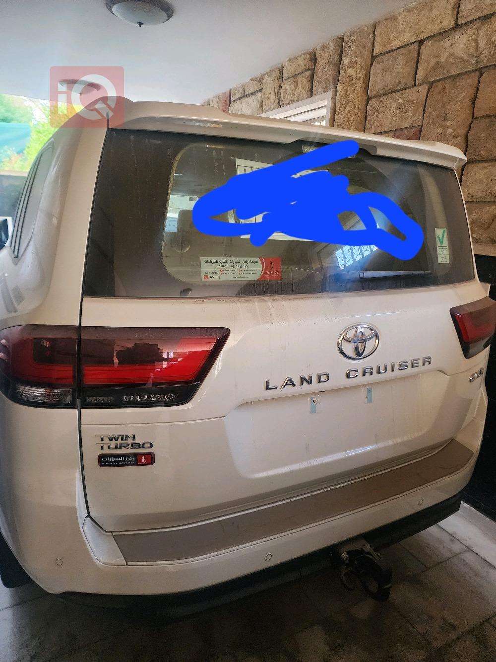 تۆیۆتا لاند کروزەر